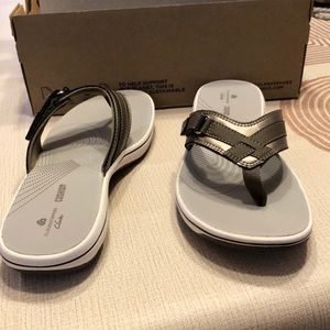 NWT Clarks breeze sea cloudstepper flip flops